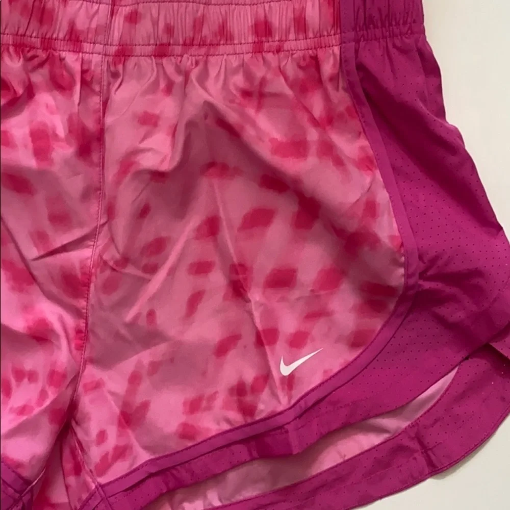 NWT Nike pink active shorts size: M
